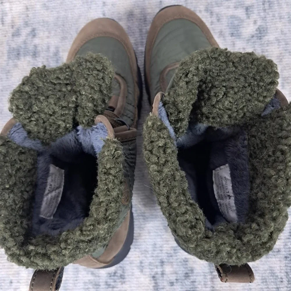 OTBT Womens 7.5 Pioneer Boots Suede & Olive Green Quilted‎ Upper Faux Fur Lined
